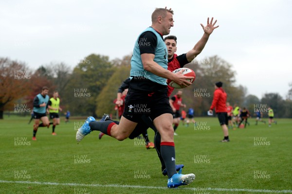 051118 - Wales Rugby Training - Hadleigh Parkes during training