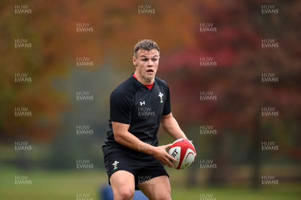 051118 - Wales Rugby Training - Jarrod Evans during training