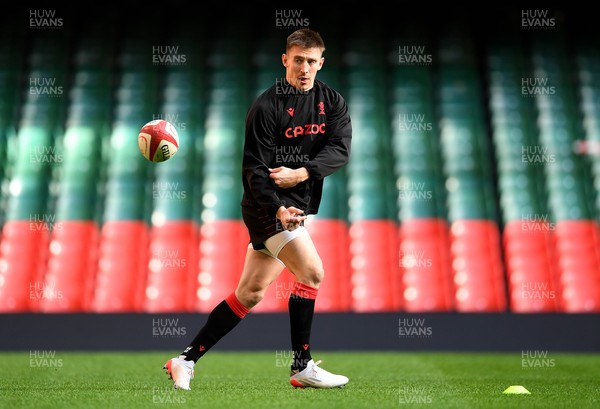 051121 - Wales Rugby Training - Josh Adams during training