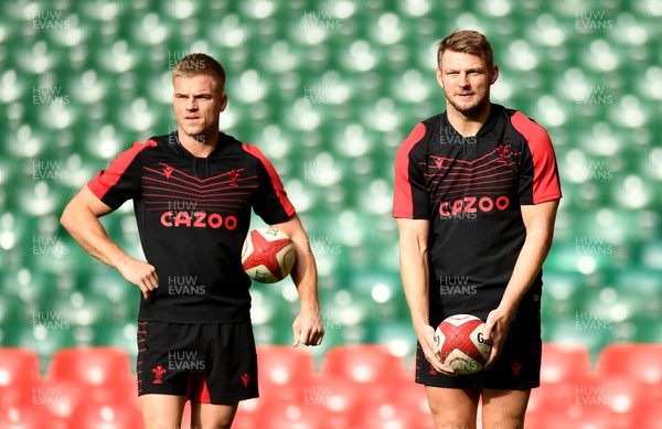 051121 - Wales Rugby Training - Gareth Anscombe and Dan Biggar during training