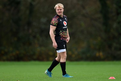 051125 - Wales Rugby Training in the week leading up to their first Quilter Autumn Nations Series against Argentina - Blair Murray during training