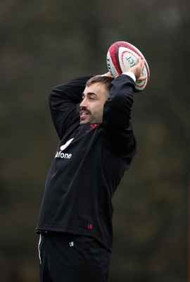 051125 - Wales Rugby Training in the week leading up to their first Quilter Autumn Nations Series against Argentina - Liam Belcher during training