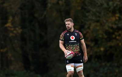 051125 - Wales Rugby Training in the week leading up to their first Quilter Autumn Nations Series against Argentina - Olly Cracknell during training
