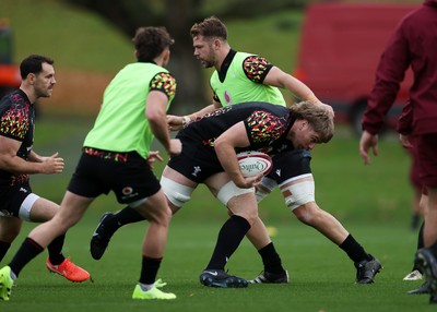 051125 - Wales Rugby Training in the week leading up to their first Quilter Autumn Nations Series against Argentina - Aaron Wainwright during training