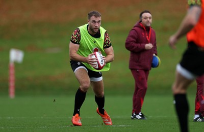 051125 - Wales Rugby Training in the week leading up to their first Quilter Autumn Nations Series against Argentina - Max Llewellyn during training