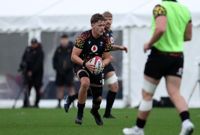 051125 - Wales Rugby Training in the week leading up to their first Quilter Autumn Nations Series against Argentina - Alex Mann during training