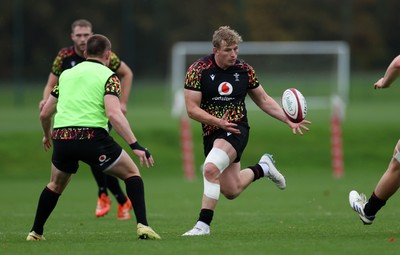 051125 - Wales Rugby Training in the week leading up to their first Quilter Autumn Nations Series against Argentina - Jac Morgan during training