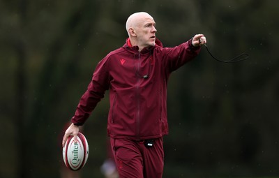 051125 - Wales Rugby Training in the week leading up to their first Quilter Autumn Nations Series against Argentina - Steve Tandy, Head Coach during training