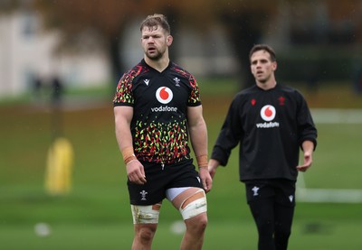 051125 - Wales Rugby Training in the week leading up to their first Quilter Autumn Nations Series against Argentina - Olly Cracknell during training
