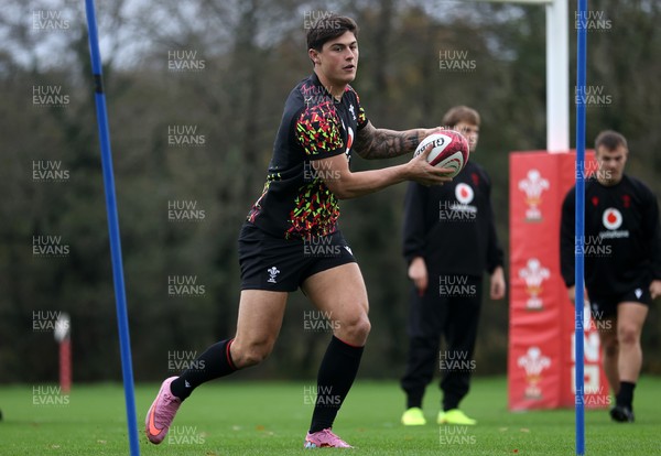 051125 - Wales Rugby Training in the week leading up to their first Quilter Autumn Nations Series against Argentina - Louis Rees-Zammit during training