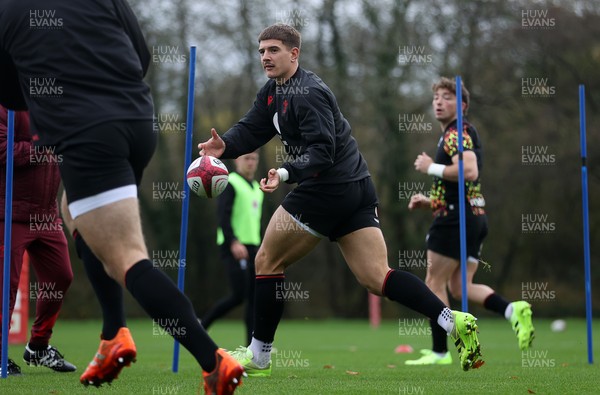 051125 - Wales Rugby Training in the week leading up to their first Quilter Autumn Nations Series against Argentina - Joe Hawkins during training