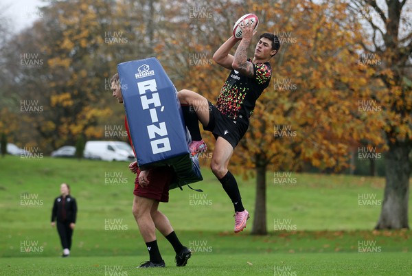 051125 - Wales Rugby Training in the week leading up to their first Quilter Autumn Nations Series against Argentina - Louis Rees-Zammit during training