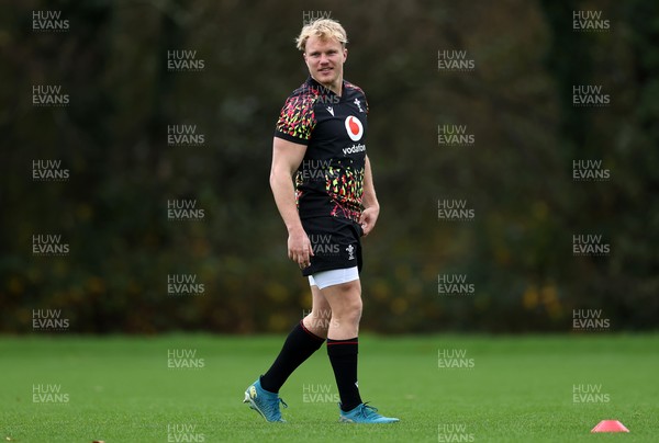 051125 - Wales Rugby Training in the week leading up to their first Quilter Autumn Nations Series against Argentina - Blair Murray during training
