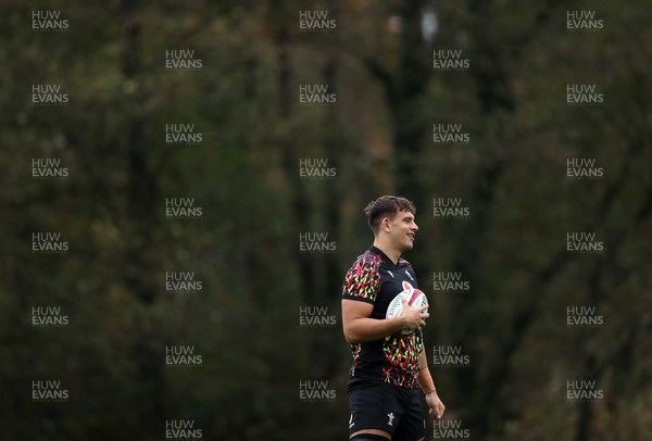 051125 - Wales Rugby Training in the week leading up to their first Quilter Autumn Nations Series against Argentina - Dafydd Jenkins during training