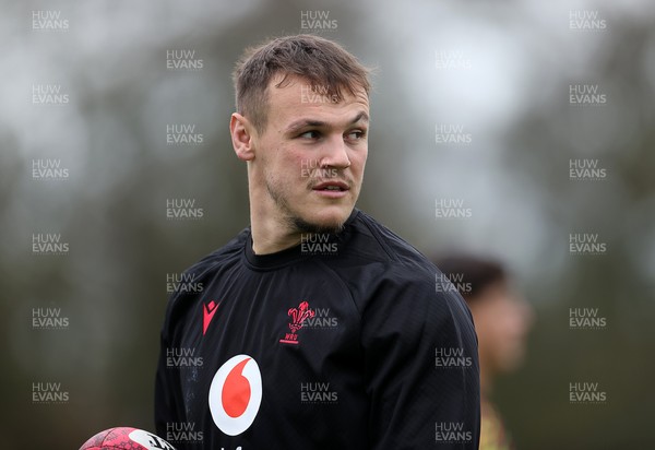 051125 - Wales Rugby Training in the week leading up to their first Quilter Autumn Nations Series against Argentina - Jarrod Evans during training