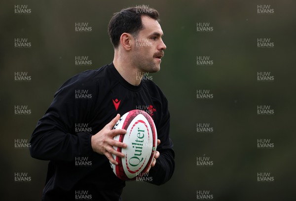 051125 - Wales Rugby Training in the week leading up to their first Quilter Autumn Nations Series against Argentina - Tomos Williams during training