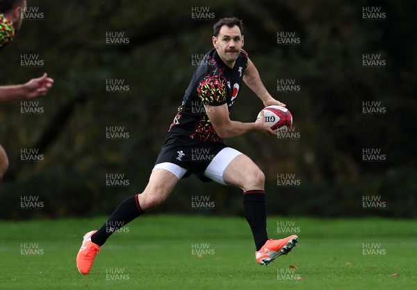 051125 - Wales Rugby Training in the week leading up to their first Quilter Autumn Nations Series against Argentina - Tomos Williams during training
