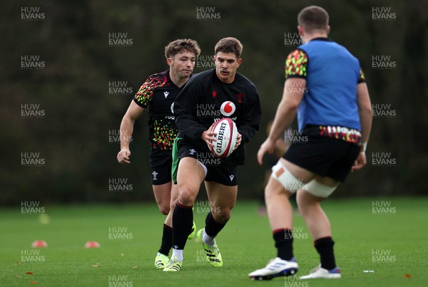 051125 - Wales Rugby Training in the week leading up to their first Quilter Autumn Nations Series against Argentina - Joe Hawkins during training