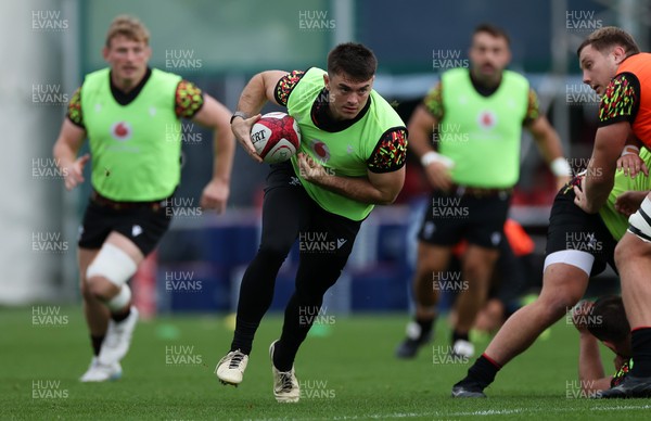 051125 - Wales Rugby Training in the week leading up to their first Quilter Autumn Nations Series against Argentina - Reuben Morgan-Williams during training