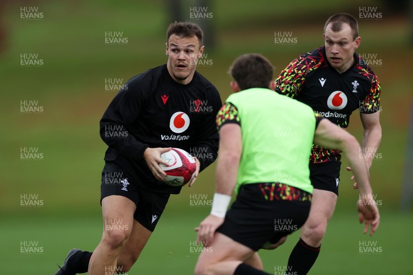 051125 - Wales Rugby Training in the week leading up to their first Quilter Autumn Nations Series against Argentina - Jarrod Evans during training