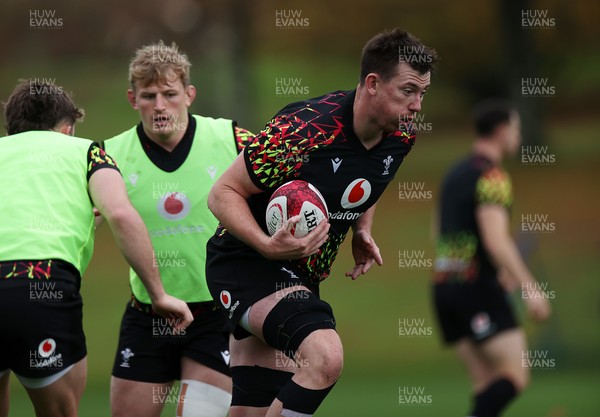 051125 - Wales Rugby Training in the week leading up to their first Quilter Autumn Nations Series against Argentina - Adam Beard during training