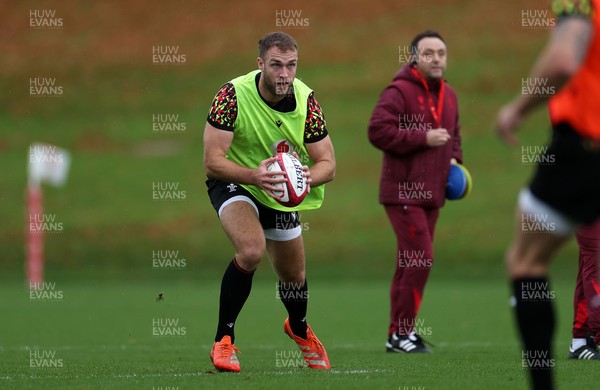051125 - Wales Rugby Training in the week leading up to their first Quilter Autumn Nations Series against Argentina - Max Llewellyn during training