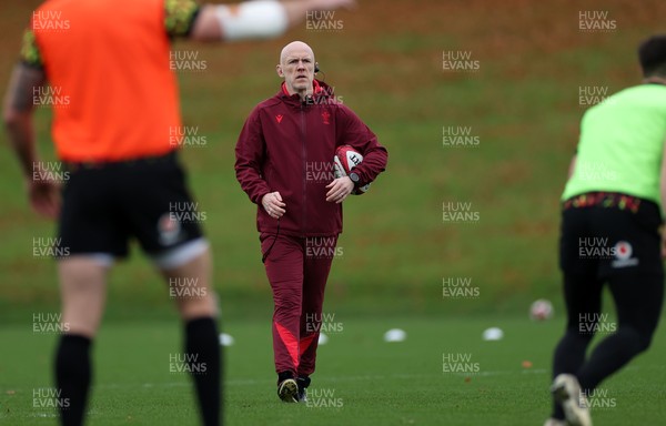 051125 - Wales Rugby Training in the week leading up to their first Quilter Autumn Nations Series against Argentina - Steve Tandy, Head Coach during training