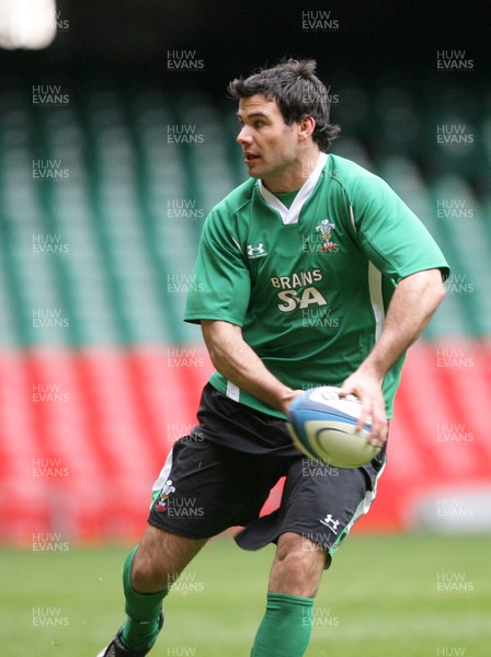 06.02.09 - Wales Rugby Training... Scrum-half Mike Phillips goes through his paces. 