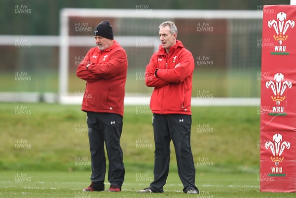 060218 - Wales Rugby Training - Warren Gatland and Rob Howley during training