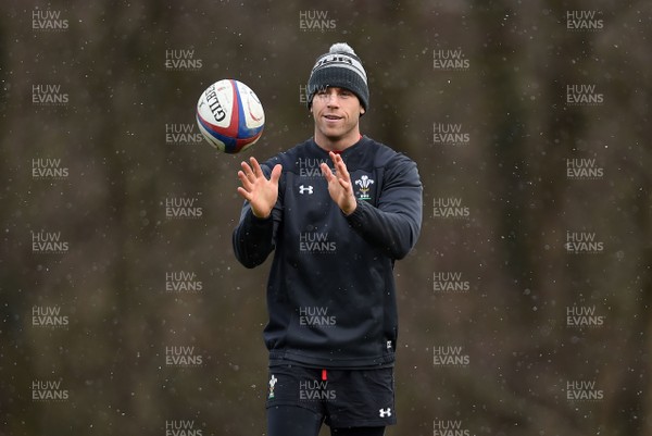 060218 - Wales Rugby Training - Gareth Davies during training