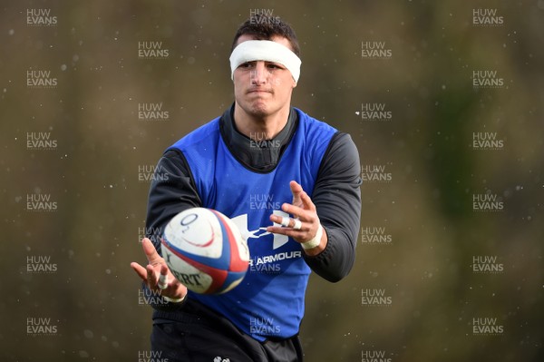 060218 - Wales Rugby Training - Aaron Shingler during training