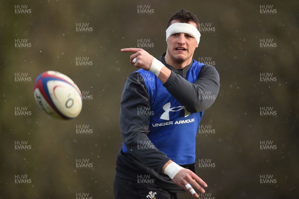 060218 - Wales Rugby Training - Aaron Shingler during training
