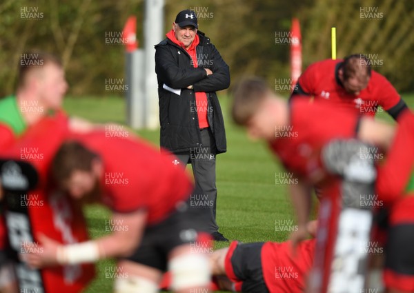 060220 - Wales Rugby Training - Wayne Pivac during training