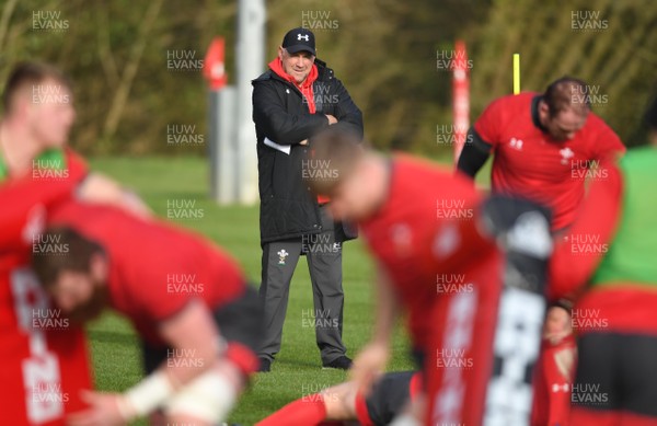 060220 - Wales Rugby Training - Wayne Pivac during training