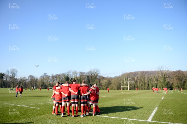 060220 - Wales Rugby Training - Players huddle during training