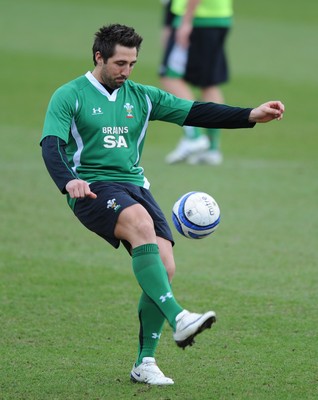 06.03.09 - Wales Rugby Training - Gavin Henson plays with a football during training. 