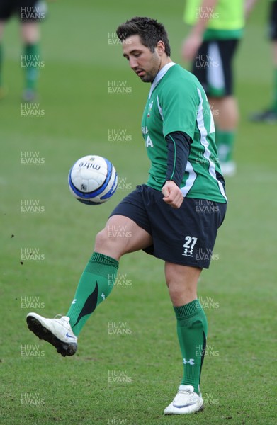 06.03.09 - Wales Rugby Training - Gavin Henson plays with a football during training. 