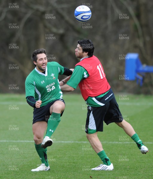06.03.09 - Wales Rugby Training - Gavin Henson and Mike Phillips compete while they play with a football during training. 