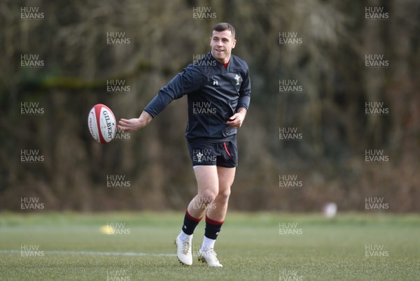 060318 - Wales Rugby Training - Gareth Davies during training