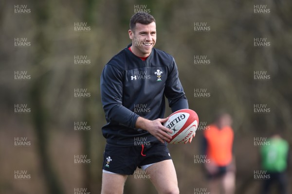 060318 - Wales Rugby Training - Gareth Davies during training