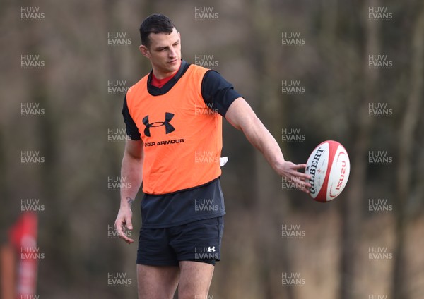 060318 - Wales Rugby Training - Aaron Shingler during training