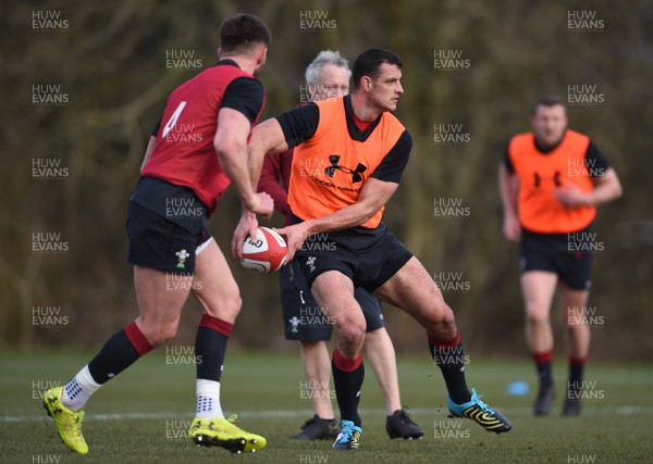 060318 - Wales Rugby Training - Aaron Shingler during training