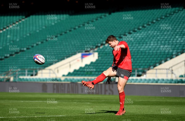 060320 - Wales Rugby Training - Leigh Halfpenny during training