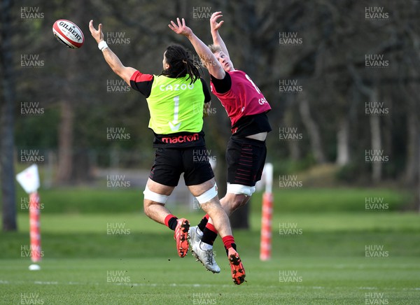 060322 - Wales Rugby Training - Josh Navidi and Jac Morgan during training