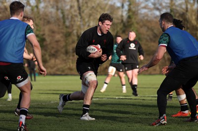 060324 - Wales Rugby Training in the week leading up to their 6 Nations game with France - Will Rowlands during training