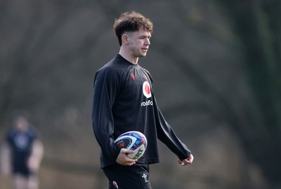 060325 - Wales Rugby Training ahead of their 6 Nations games against Scotland on the weekend - Tom Rogers during training