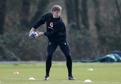 060325 - Wales Rugby Training ahead of their 6 Nations games against Scotland on the weekend - Ellis Mee during training