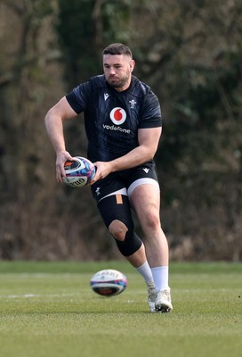 060325 - Wales Rugby Training ahead of their 6 Nations games against Scotland on the weekend - Gareth Thomas during training