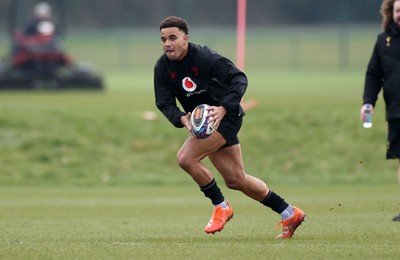 060325 - Wales Rugby Training ahead of their 6 Nations games against Scotland on the weekend - Ben Thomas during training