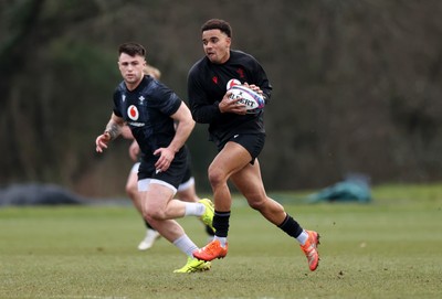 060325 - Wales Rugby Training ahead of their 6 Nations games against Scotland on the weekend - Ben Thomas during training